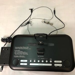 IHome HDL 99 Radio/Docking Station/Speakers. 30pin and Lightning Ports